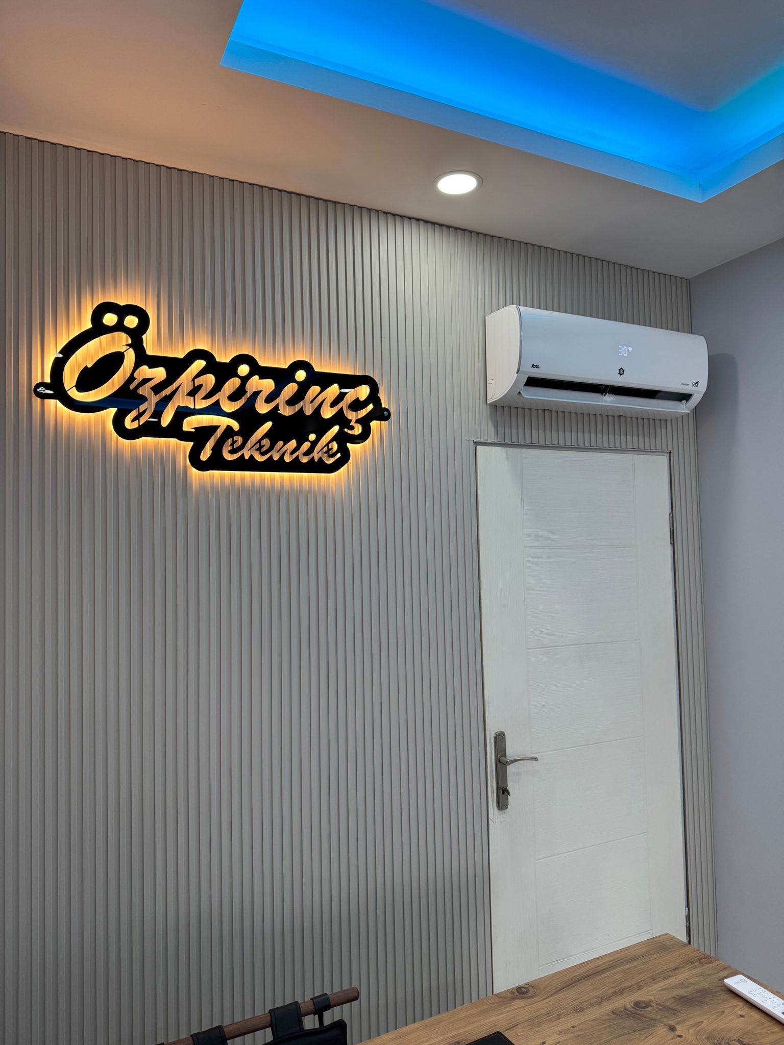 Özpirinç Teknik showroom iç mekan